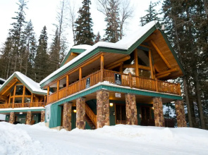 Snow Creek Cabins by Fernie Lodging Co.