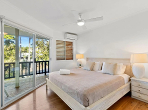 Ferguson St The Beach House Cosy Cottage with Pool