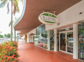 Inner City One Bedroom Apartment with Pool View 22