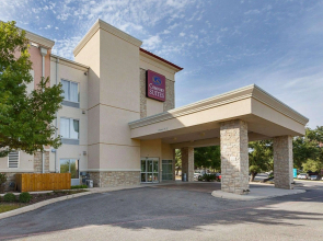 Comfort Suites Medical Center near Six Flags