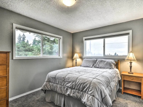 Vancouver Home w/ Hot Tub < 15 Mi to Portland!