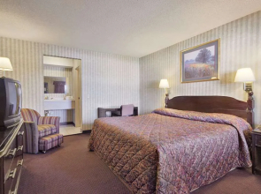 Super 8 East Lansing/University Area