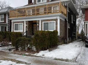 The Aquarium Chateau - With Private Yard & Parking, Near Falls, Casino by Niagara Hospitality