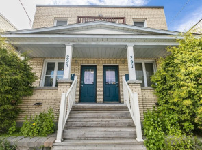 Newly Renovated 1BR Studio Apt - Prime Walk Score