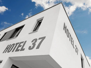 Hotel 37
