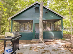 Southold Cottage w/ Patio & Grill - Walk to Beach!