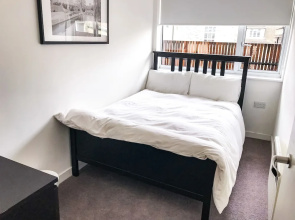 Entire 2 Bedroom Flat Next to Kings College