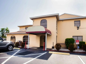 OYO Waterfront Hotel - Cape Coral/Fort Myers, FL