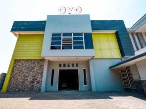 OYO 1884 Sunshine Hostel