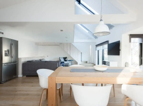 The Cliffside Loft - Distinctly Modern 3BDR Riverside Home