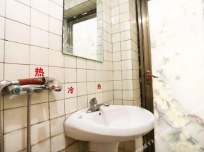 Chongqing Qinwen 168 Business Hotel(钦文168商务酒店（江北国际机场双凤桥地铁站店）)