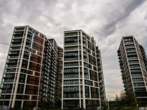 Thames View 2 Bed Apartment With Balcony