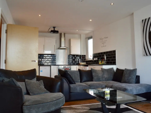 2 Bedroom Apartment With 2 Balconies in Manchester