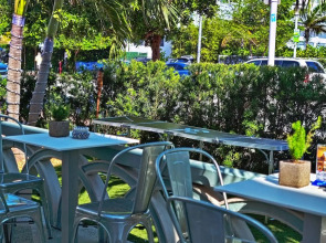 Beds n' Drinks Hostel