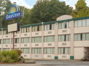 Schenectady Inn & Suites