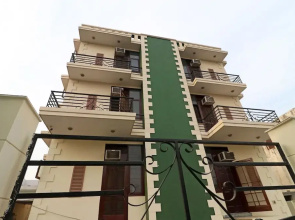 OYO 10759 Hotel Golden Nest