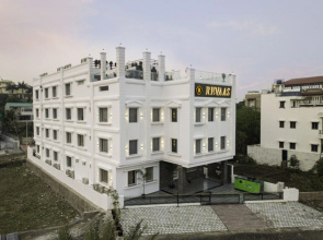 Revaas Hotel