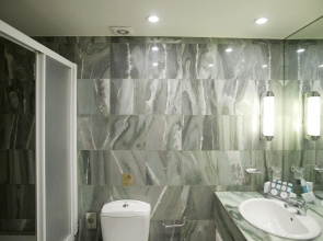 Hera Hotel