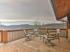 'the Cozy Bear Cabin: Upscale Deck & Mtn Views!