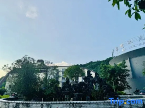 Deshun Hotel