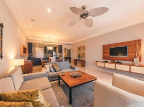 Bright and Open Apartment at Fishing Lodge w Private Parking B16