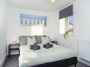 Modern 5 Bed-2 Bath Apartment