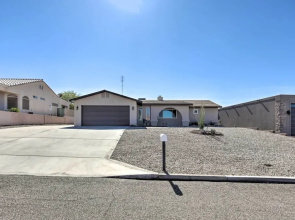 < 3 Mi to Lake Havasu: Home w/ Patio & Grill!