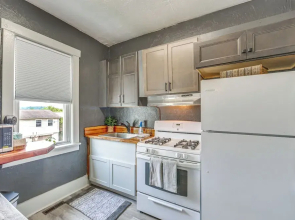 Updated New Kensington Home w/ Deck: 22 Mi to Pgh!
