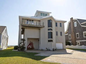Perkins Cottage 5 Bedroom Home by RedAwning