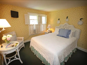 Metivier Inn