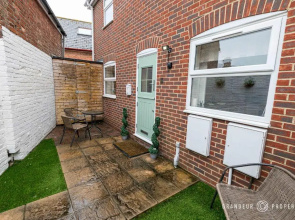 Stunning & Classy 2bed House, Poole, Parking