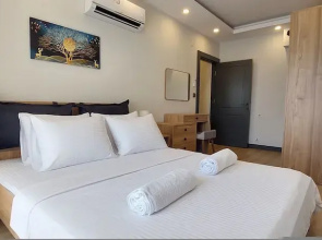 New Flat Large Living Space 1 Close to Lara Beach