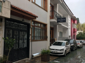 Old Town Deluxe Flats