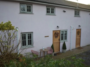 Yr Hen Beudy, Barn Conversion, Sleeps 4, Dogs Ok
