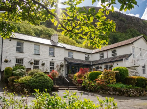 Ty Afon, River House