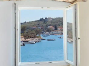The Harbour House - Waterfront 1 Bedroom Suite