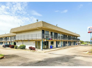 Home 6 by Townhouse Topeka KS I 70