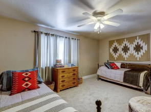 Flagstaff Townhome w/ Patio ~ 4 Mi to Downtown!