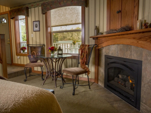 Country Willows Inn and Estate
