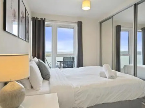 Pier Apartment 3