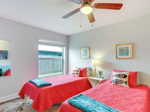 Inviting Jensen Beach Home w/ Screened-in Patio!
