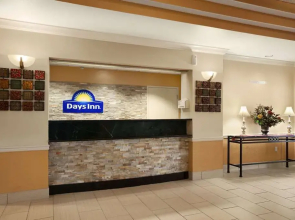 Days Inn & Suites Cedar Rapids