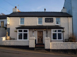 Manorbier Castle Inn Bay Room (Adults Only)