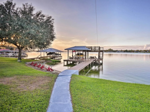 Lakefront Florida Retreat - Pool Table & Boat Dock