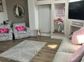 Staysolihull, Large Spacious Corner House,