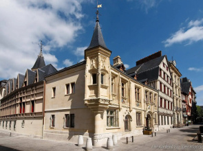 Hotel de Bourgtheroulde, Autograph Collection