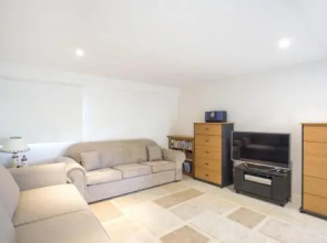 11 Riley St - Stylishly Modern