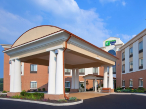 Holiday Inn Express & Suites Akron Regional Airport Area by IHG