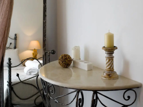 Pithos Apartments