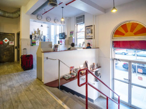 Jazz on the Park Hostel